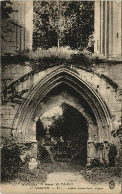 Carte postale ancienne Angers Ruines de l'Abbaye de Toussaint France à Angers