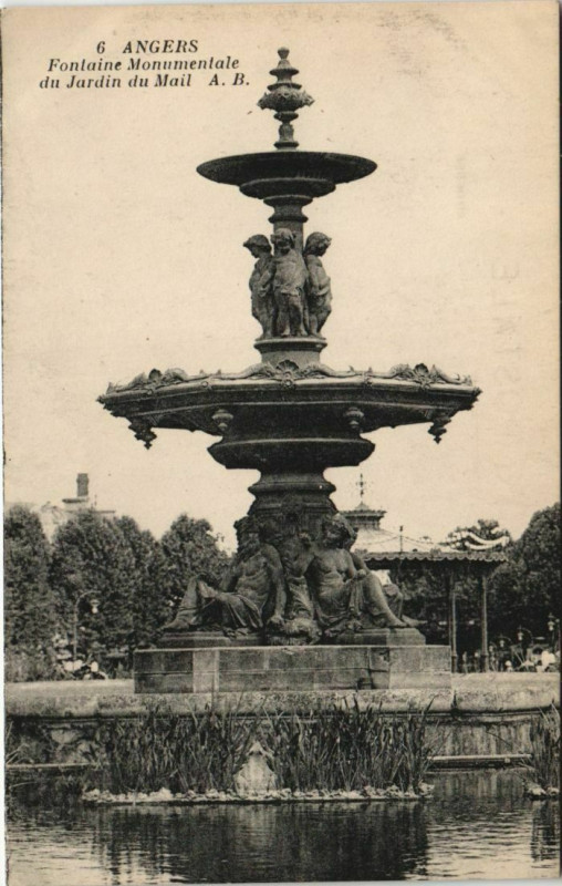 Carte postale ancienne Angers Fontaine Monumentale du Jardin du Mail France à Angers
