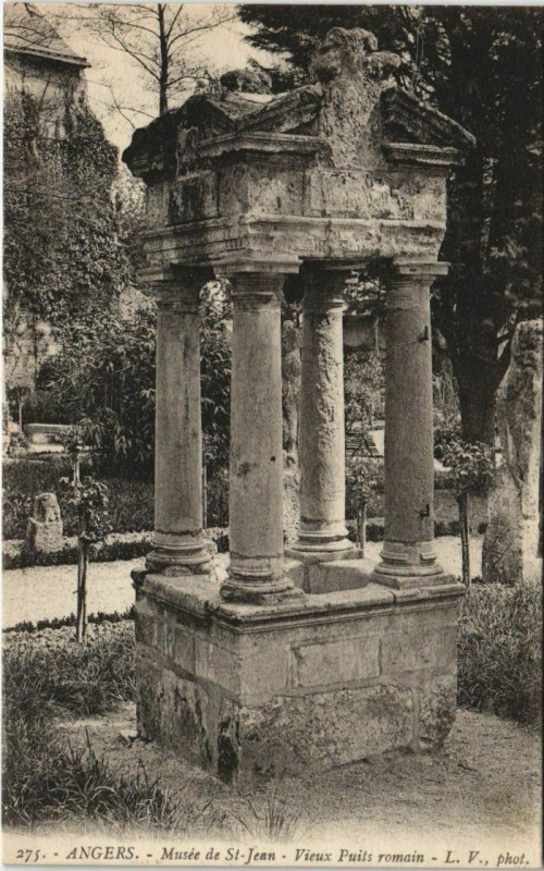 Carte postale ancienne Angers Musee de Saint-Jean, Vieux Puits romain France à Angers