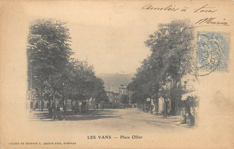 Carte postale ancienne Les Vans Place Ollier aux Vans