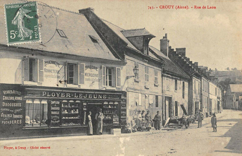 Carte postale ancienne Crouy Rue De Laon à Crouy
