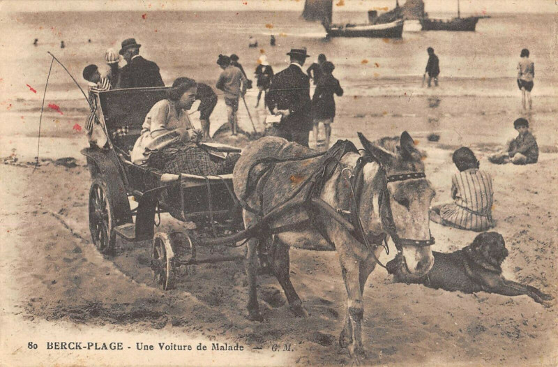 Carte postale ancienne Berck Plage Une Voiture De Malade à Berck