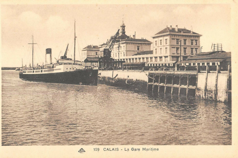 Carte postale ancienne Calais La Gare Maritime à Calais