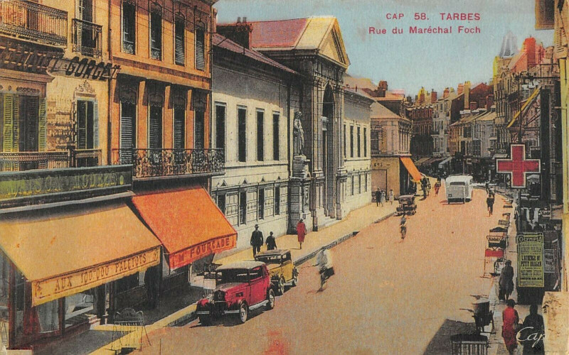 Carte postale ancienne Tarbes Rue Du Marechal Foch à Tarbes