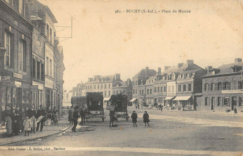Carte postale ancienne Buchy Place Du Marche à Buchy