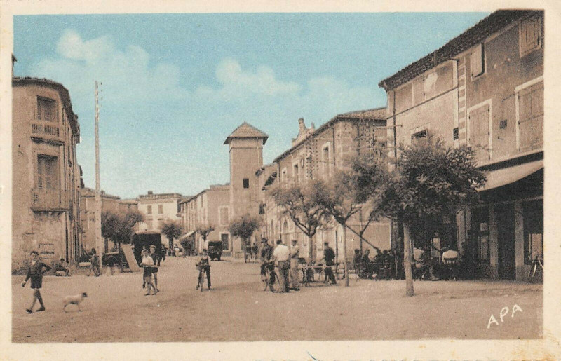 Carte postale ancienne Alignan Du Vent Place De La Mairie (cliché pas courant à Alignan-du-Vent