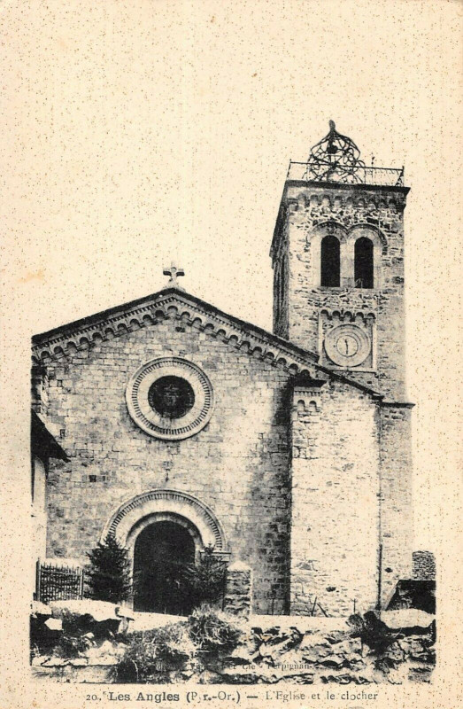 Carte postale ancienne Les Angles Eglise Et Clocher aux Angles
