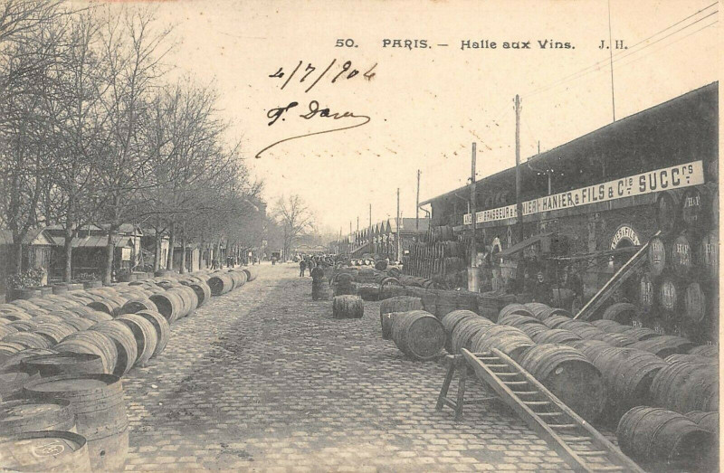 Carte postale ancienne Paris XIIe Paris La Halle Aux Vins à Paris 12e