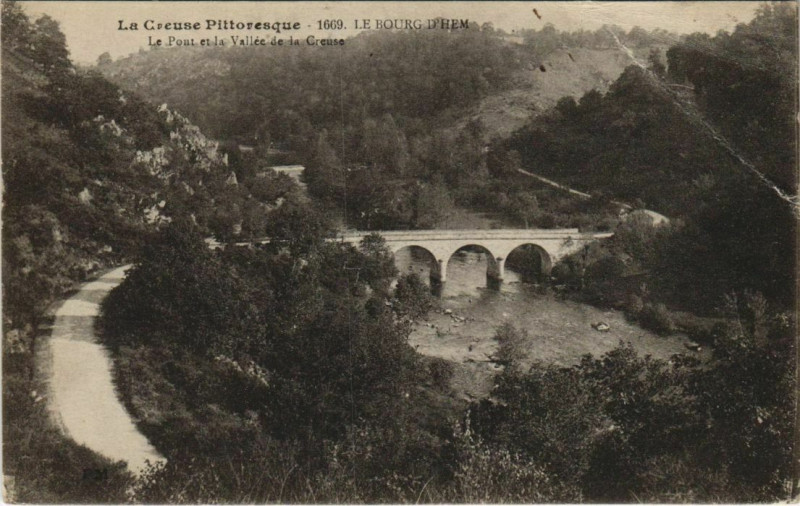 Carte postale ancienne Le Bourg-d'Hem Le Pont et la Vallee de la Creuse