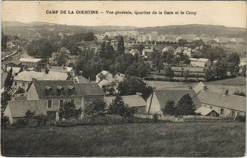 Carte postale ancienne La Courtine Camp - Vue Generale - Quartier de la Gare et le Camp à La Courtine