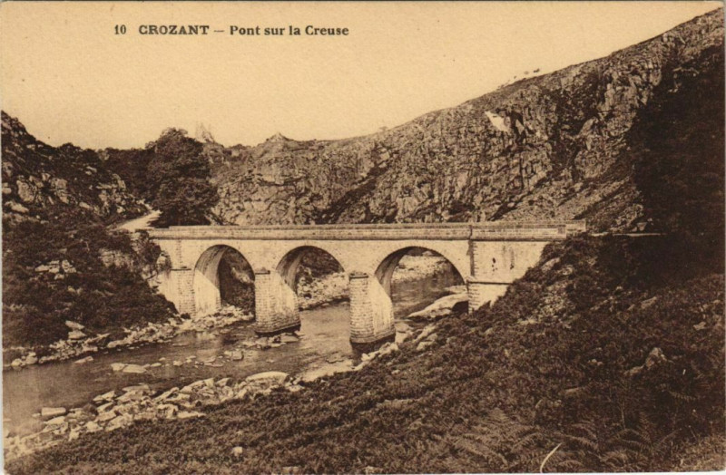 Carte postale ancienne Crozant Pont sur la Creuse à Crozant