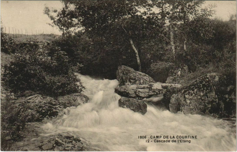 Carte postale ancienne La Courtine Camp de La Courtine - Cascade de l'Etang à La Courtine