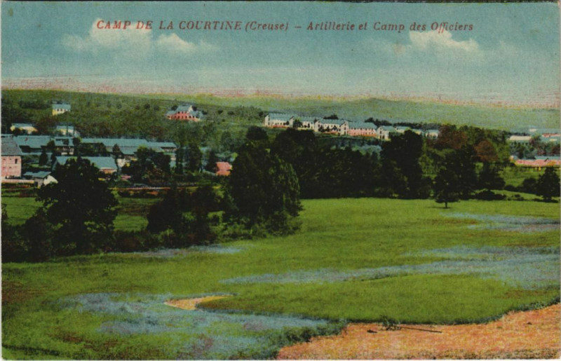 Carte postale ancienne La Courtine Camp de La Courtine - Artillerie - Camp des Officiers à La Courtine