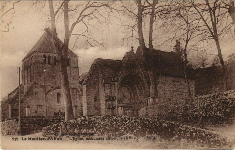 Carte postale ancienne Moutier-d'Ahun L'Eglise à Ahun