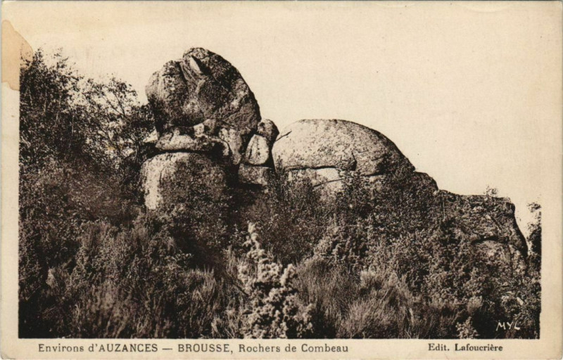 Carte postale ancienne Brousse Rochers de Combeau - Environs d'Auzances à Auzances