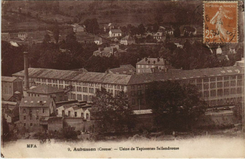Carte postale ancienne Aubusson Usine de Tapisseries Sallandrouze à Aubusson