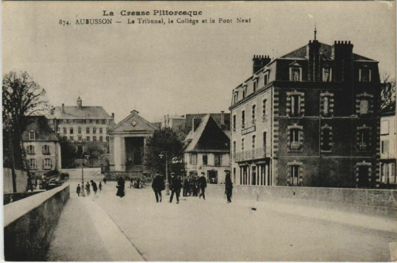 Carte postale ancienne Aubusson Le Tribunal - La College et le Pont Neuf à Aubusson