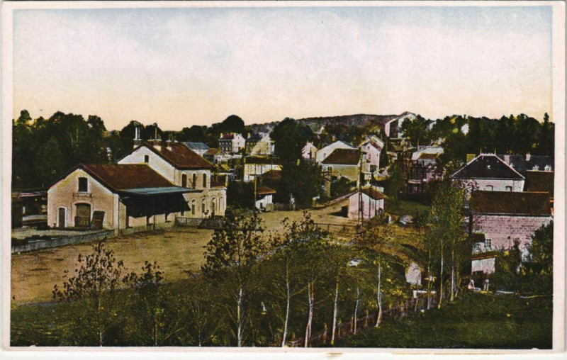 Carte postale ancienne La Courtine Camp - La Gare et le Quartier de la Ganne à La Courtine