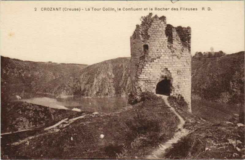 Carte postale ancienne Crozant La Tour Collin - Le Confluent et le Rocher des Fileuses à Crozant