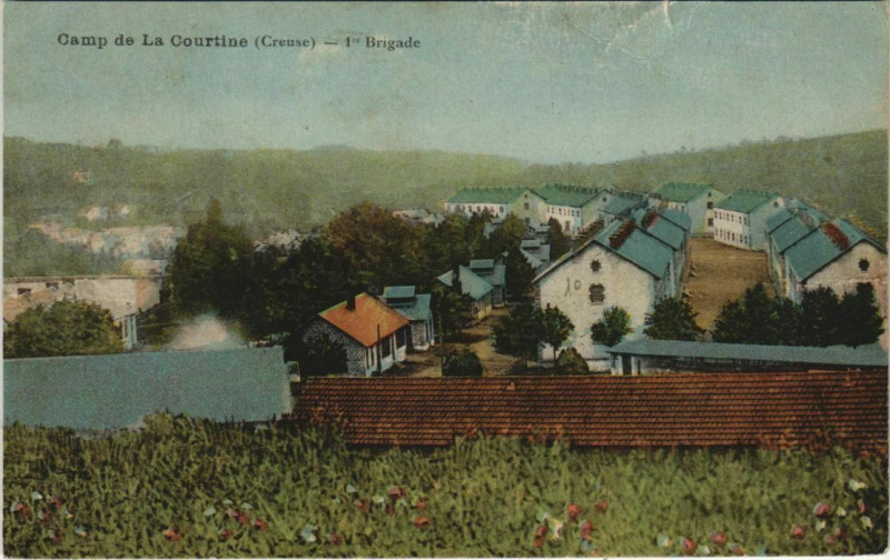 Carte postale ancienne La Courtine Camp de La Courtine - 1re Brigade à La Courtine