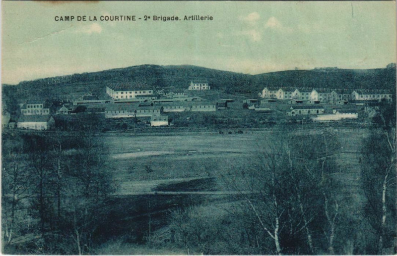 Carte postale ancienne La Courtine Camp de La Courtine - 2e Brigade - Artillerie à La Courtine