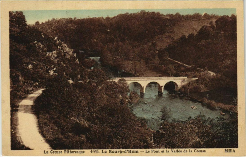 Carte postale ancienne Le Bourg-d'Hem Le Pont et la Vallee de la Creuse