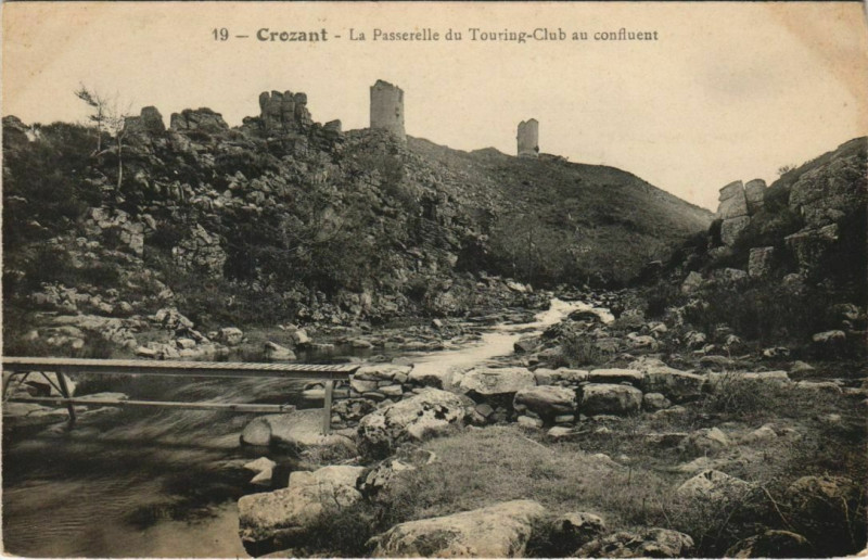 Carte postale ancienne Crozant La Passerelle du Touring-Club au Confluent à Crozant