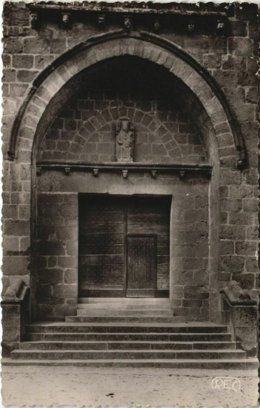 Carte postale ancienne La Souterraine L'Eglise - Porte Laterale à La Souterraine