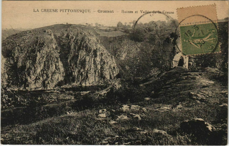 Carte postale ancienne Crozant Ruines et Vallee de la Creuse à Crozant