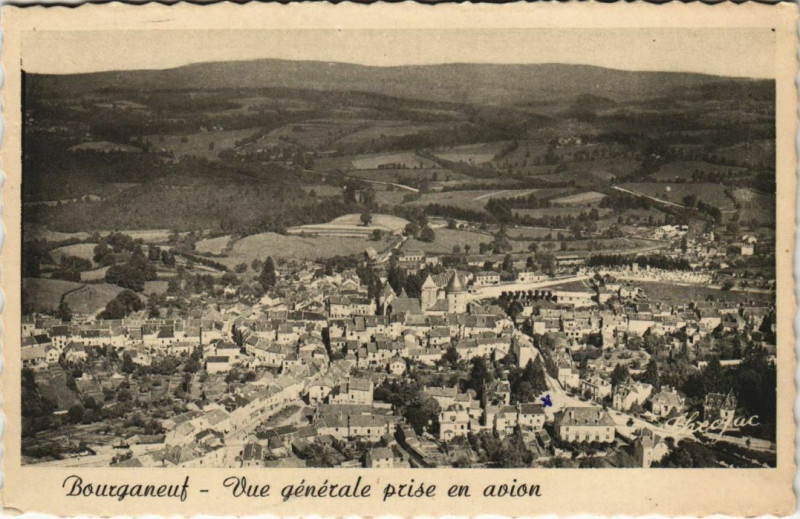 Carte postale ancienne Bourganeuf Vue Generale prise en Avion à Bourganeuf