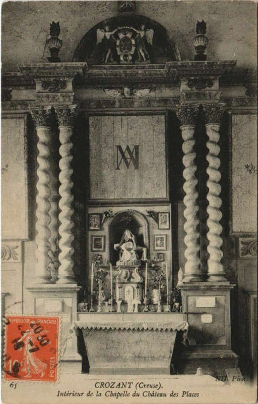 Carte postale ancienne Crozant Interieur de la Chapelle du Chateau des Places à Crozant