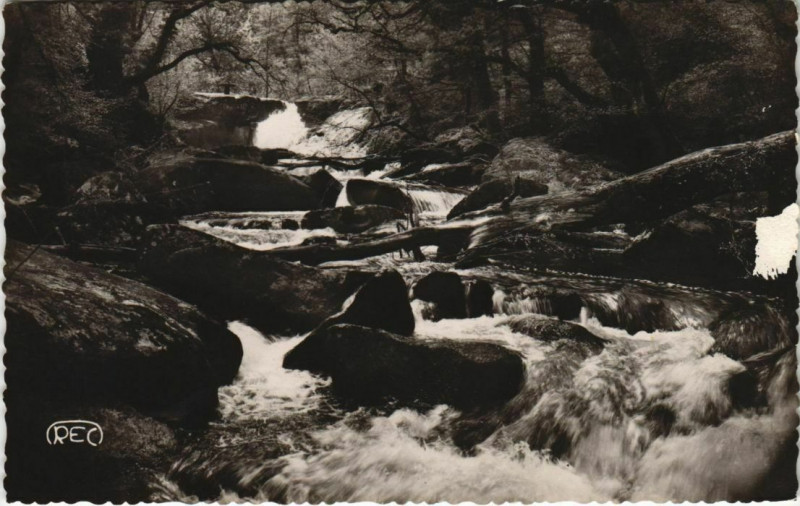Carte postale ancienne Saint-Martin-Chateau Cascade des Jarrauds - Env. de Bourganeuf à Bourganeuf