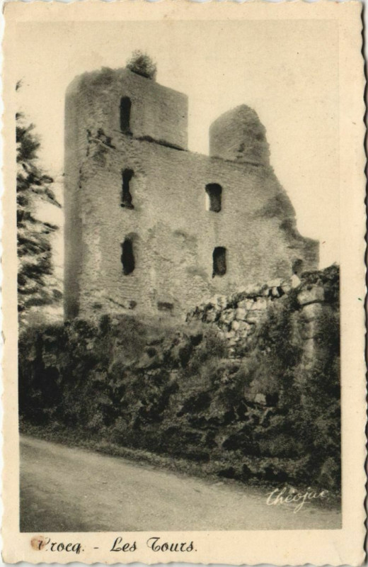 Carte postale ancienne Crocq Les Tours à Crocq