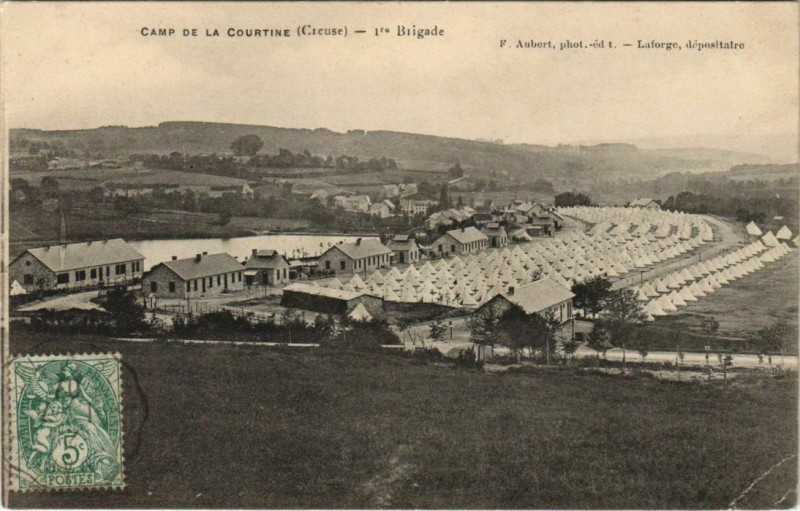 Carte postale ancienne La Courtine Camp de la Courtine - 1re Brigade à La Courtine