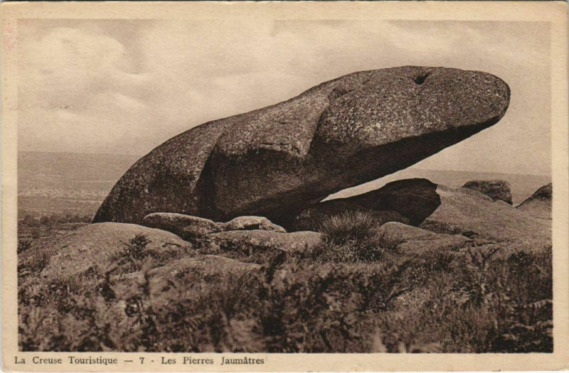 Carte postale ancienne Toulx-Sainte-Croix Les Pierres Jaumatres à Toulx-Sainte-Croix