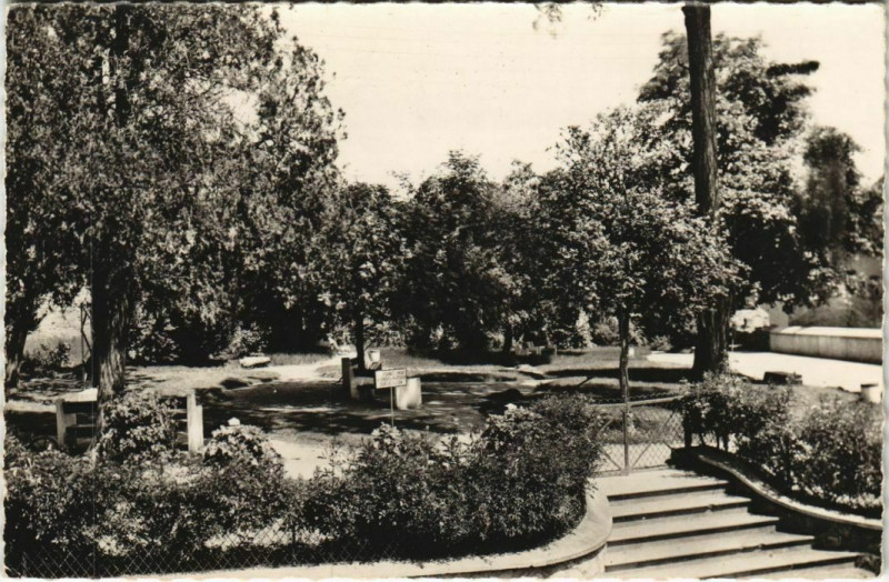 Carte postale ancienne Evaux-les-Bains Le Jardin Public