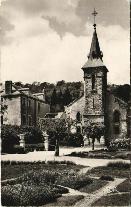 Carte postale ancienne Gueret Le Jardin Public et l'EGlise