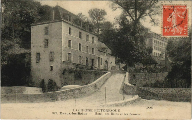 Carte postale ancienne Evaux-les-Bains Hotel des Bains et les Sources