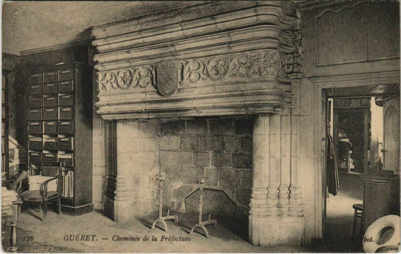 Carte postale ancienne Gueret Cheminee de la Prefecture