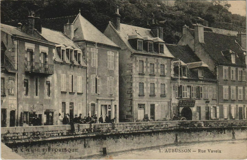 Carte postale ancienne Aubusson Rue Vaveix à Aubusson