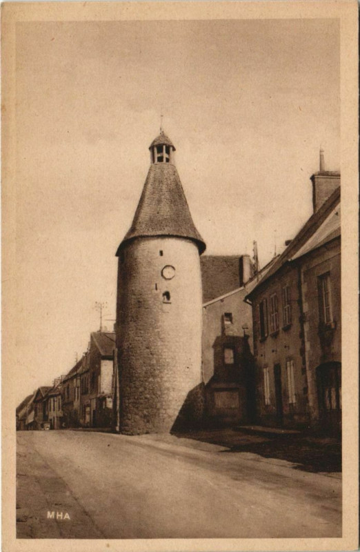 Carte postale ancienne Bellegarde La Vieille Tour