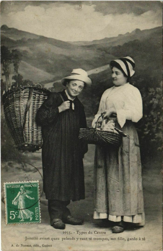 Carte postale ancienne Types du Centre - Femmes