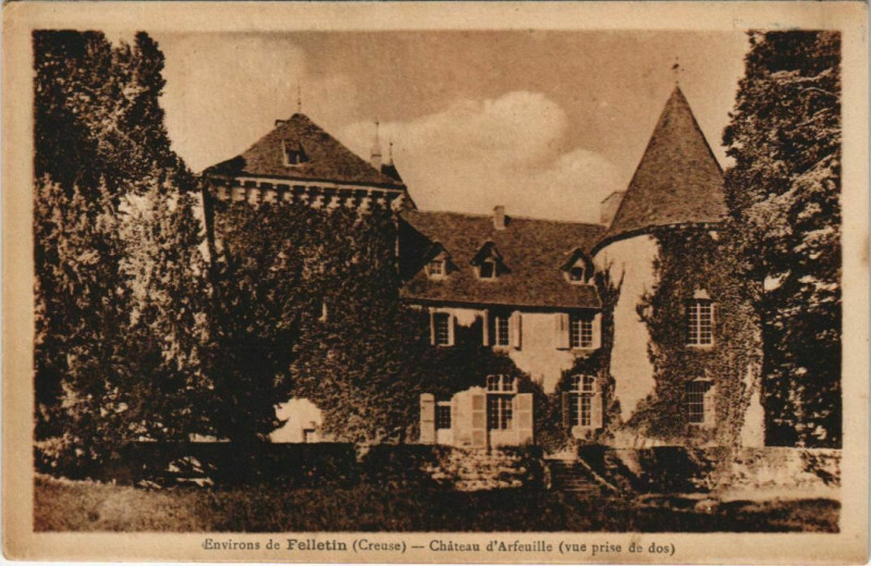 Carte postale ancienne Chateau d'Arfeuille - Vue prise de Dos - Environs de Felletin à Felletin