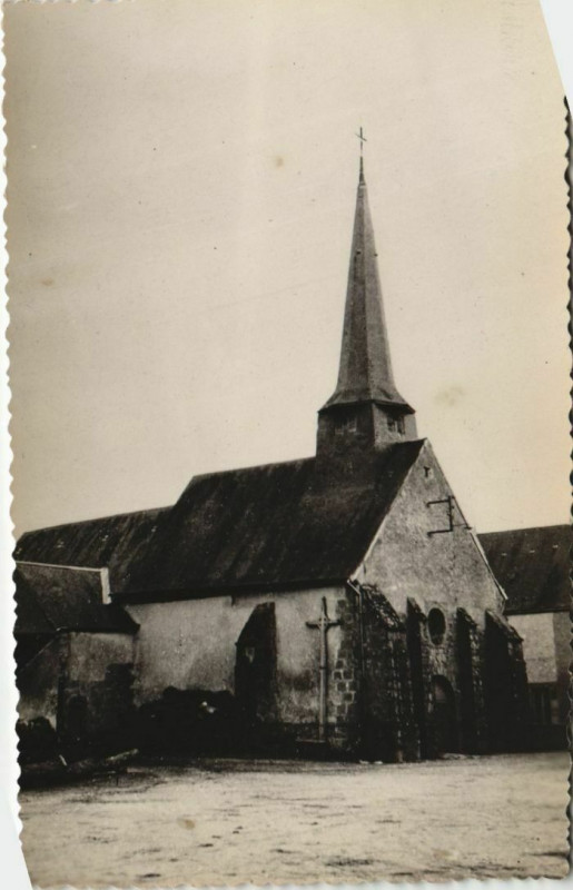 Carte postale ancienne Lourdoueix-Saint-Pierre L'Eglise à Lourdoueix-Saint-Pierre