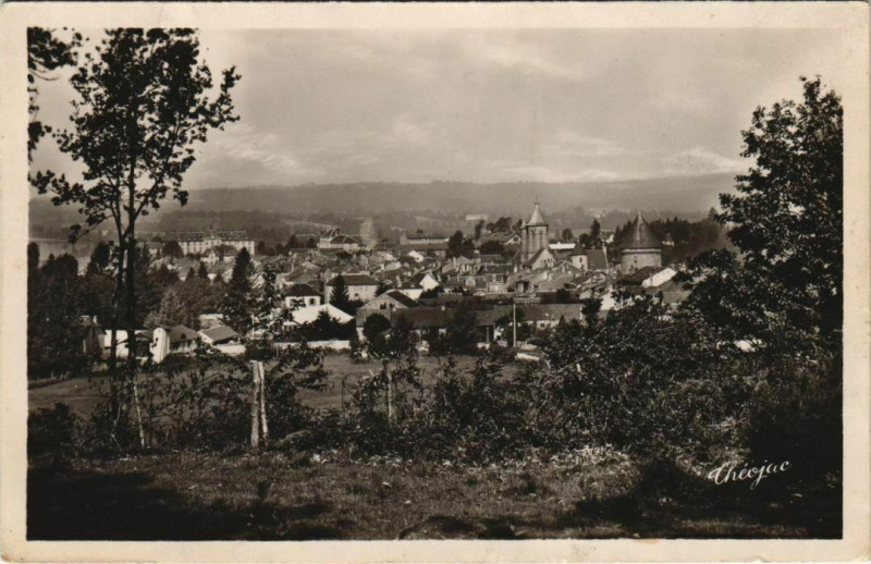 Carte postale ancienne Bourganeuf Vue Generale à Bourganeuf