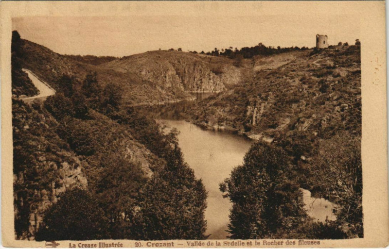 Carte postale ancienne Crozant Vallee de la Sedelle et le Rocher des Fileuses à Crozant