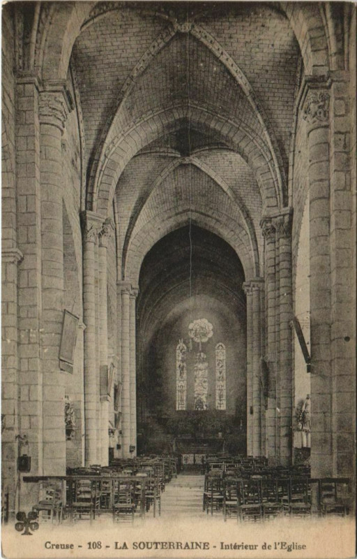 Carte postale ancienne La Souterraine Interieur de l'Eglise à La Souterraine