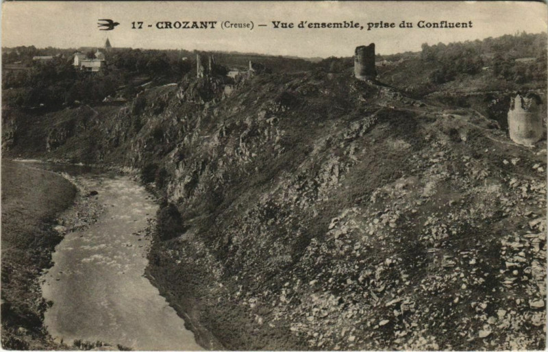 Carte postale ancienne Crozant Vue d'Ensemble prise du Confluent à Crozant