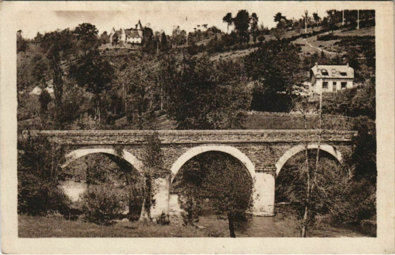 Carte postale ancienne Fresselines Vallee de la Petite Creuse et Chateau de Puy Guillon à Fresselines