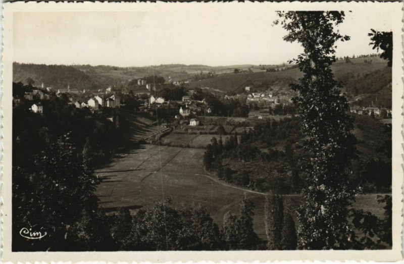Carte postale ancienne Aubusson Vue Generale - Un Joli Coin sur la Vallee à Aubusson